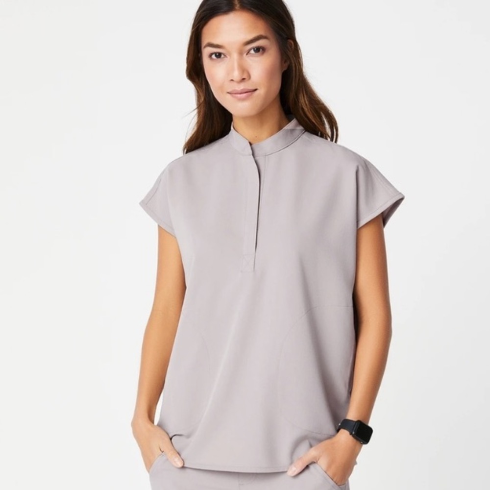 Figs Limited Edition Slate Rafaela Top Sz M
NWOT